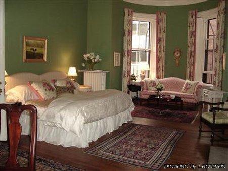 The College Club Of Boston Bed & Breakfast Room photo