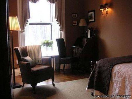 The College Club Of Boston Bed & Breakfast Room photo